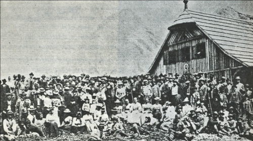 The Czech hut at the opening on July 26, 1900