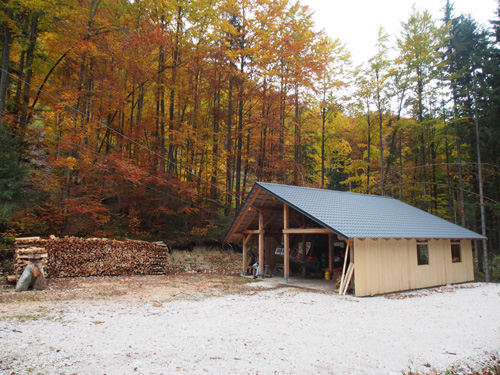 The lower station of the cable car shortly before the completion of the third cable car – 2015